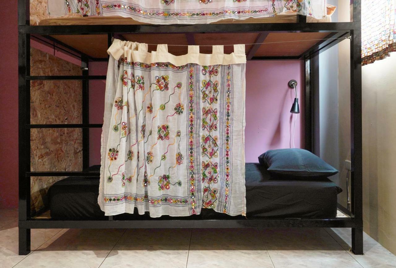 Dulan The Travel Bug Bistro Inn Донгхе Екстериор снимка