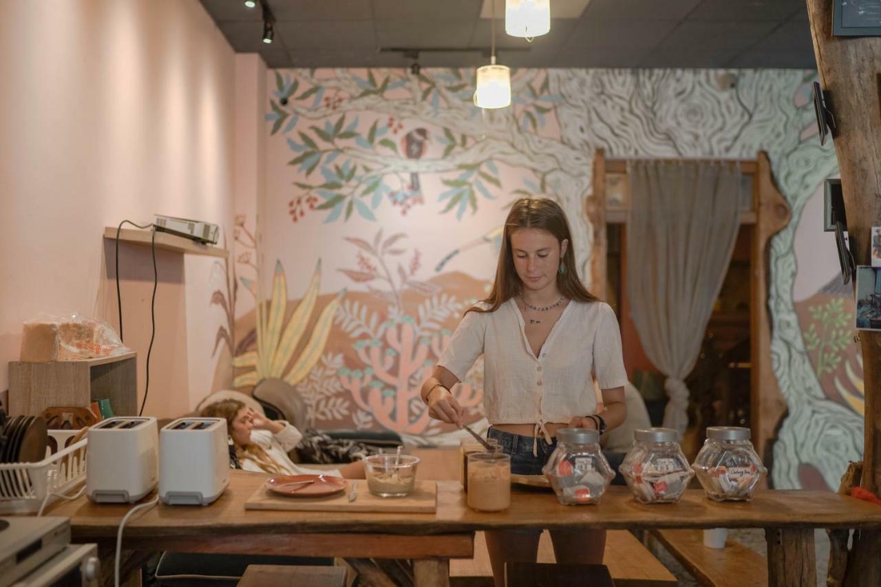 Dulan The Travel Bug Bistro Inn Донгхе Екстериор снимка