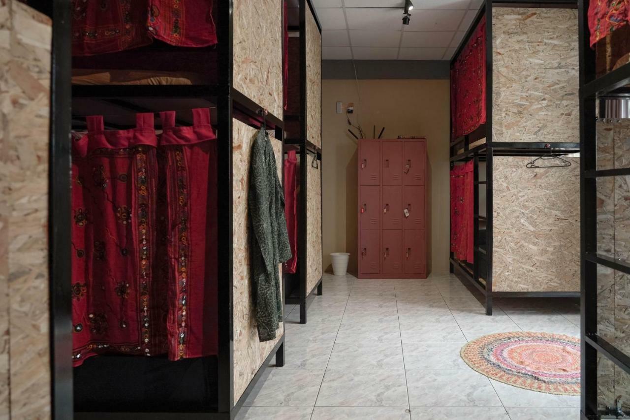 Dulan The Travel Bug Bistro Inn Донгхе Екстериор снимка