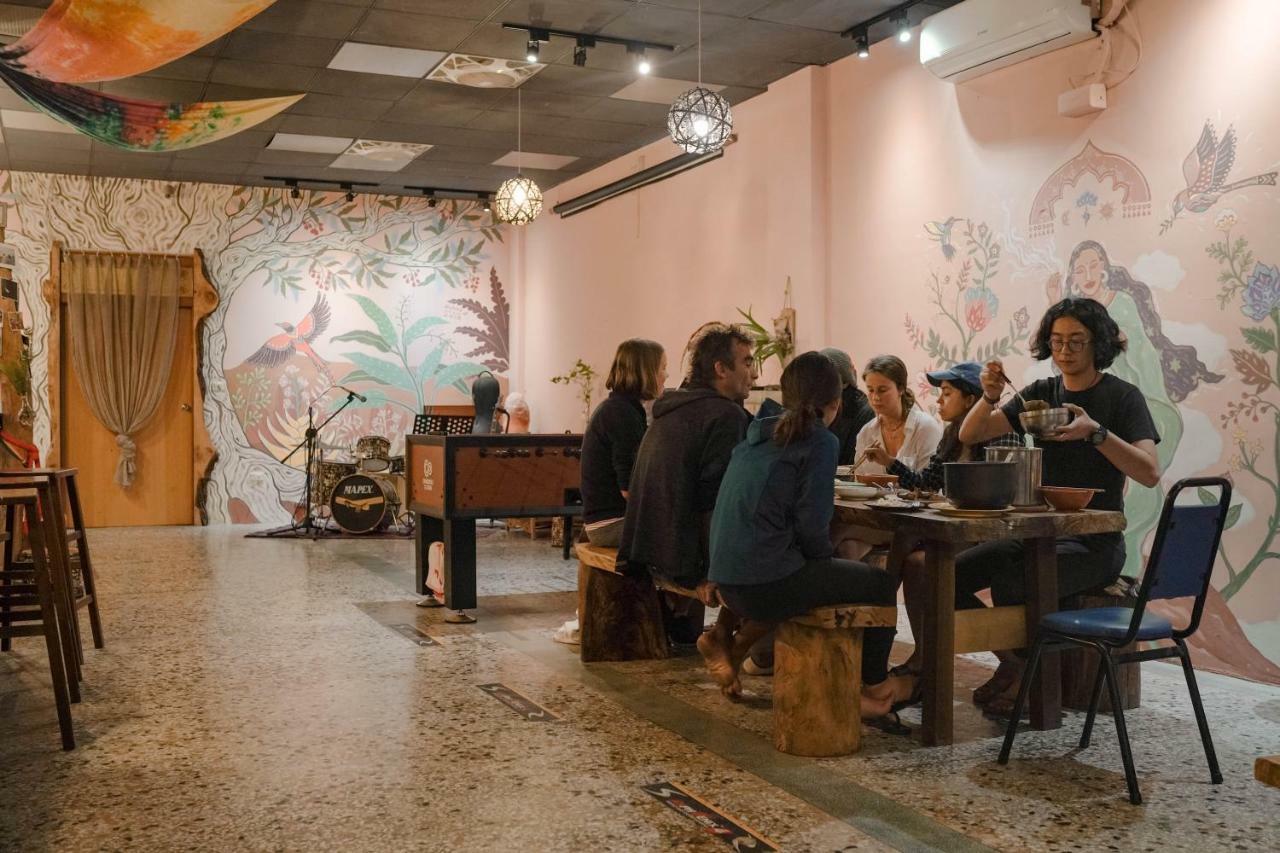 Dulan The Travel Bug Bistro Inn Донгхе Екстериор снимка